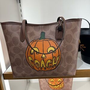 NWT Coach City Tote Bag In Signature Canvas With Halloween Print